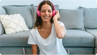chica escuchando musica
