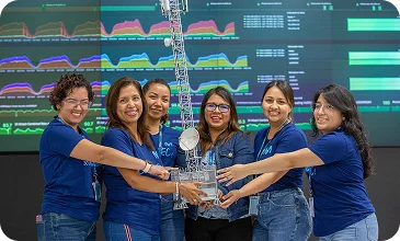 8M: Ingenieras de Movistar inspiran a adolescentes a elegir carreras tecnológicas en el Perú