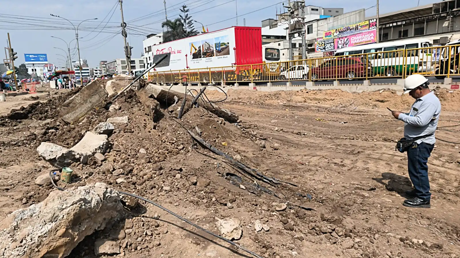 Restablecimiento de servicios fijos y móviles en Lima Este tras daños de obras públicas en Ate